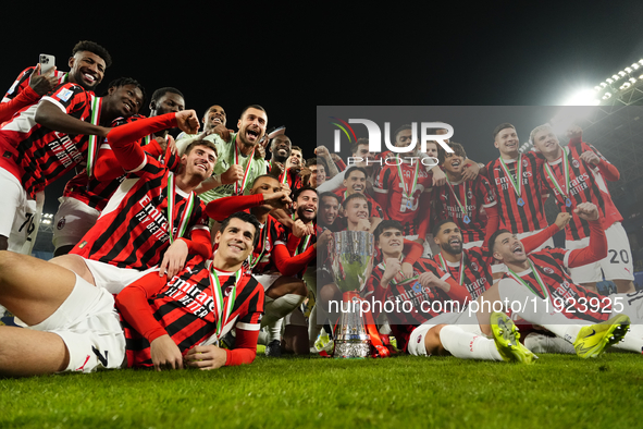 Milan players celebrate with the trophy after winning the EA SPORTS FC SUPERCUP 24/25 final match between FC Internazionale and AC Milan at...