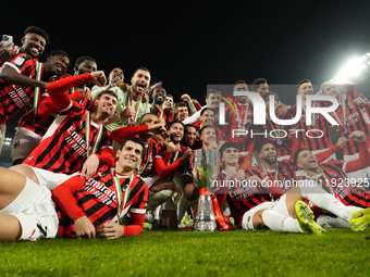 Milan players celebrate with the trophy after winning the EA SPORTS FC SUPERCUP 24/25 final match between FC Internazionale and AC Milan at...