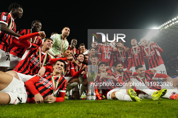 Milan players celebrate with the trophy after winning the EA SPORTS FC SUPERCUP 24/25 final match between FC Internazionale and AC Milan at...