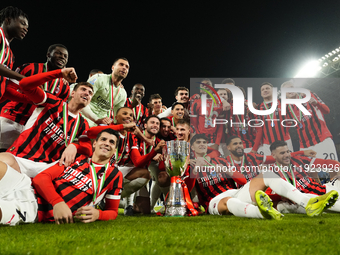 Milan players celebrate with the trophy after winning the EA SPORTS FC SUPERCUP 24/25 final match between FC Internazionale and AC Milan at...