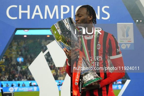 Tammy Abraham centre-forward of AC Milan and England celebrates with the trophy after winning the EA SPORTS FC SUPERCUP 24/25 final match be...