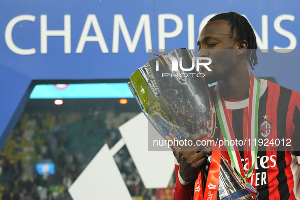 Tammy Abraham centre-forward of AC Milan and England celebrates with the trophy after winning the EA SPORTS FC SUPERCUP 24/25 final match be...