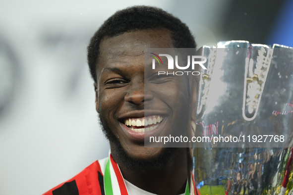 Yunus Musah central midfield of AC Milan and United States celebrates with the trophy after winning the EA SPORTS FC SUPERCUP 24/25 final ma...