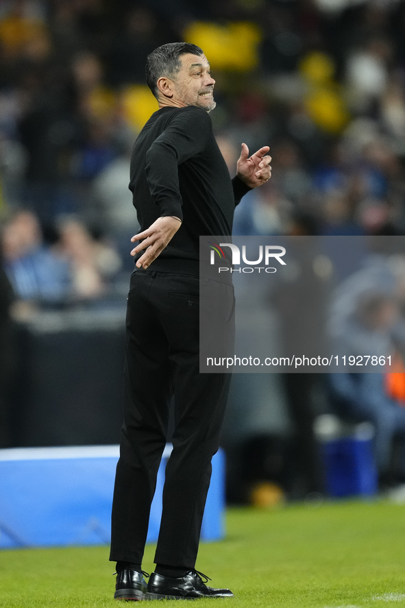 Sergio Conceiçao head coach of AC Milan reacts during the EA SPORTS FC SUPERCUP 24/25 final match between FC Internazionale and AC Milan at...