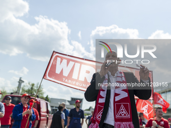 Union IG Metall Berlin leader, Klaus Abel, speaks to employees during a rally in support of the demands made by German union IG Metall in th...