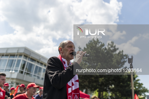 Union IG Metall Berlin leader, Klaus Abel, speaks to employees during a rally in support of the demands made by German union IG Metall in th...