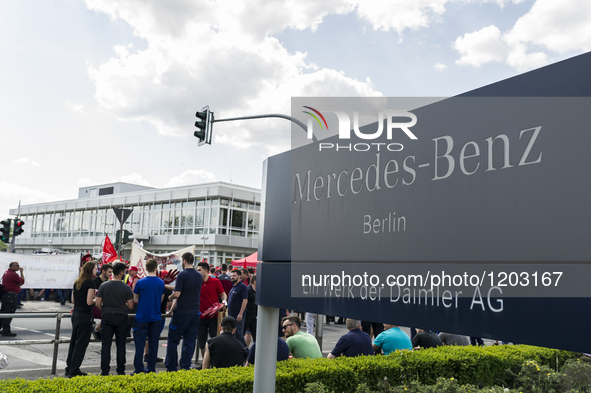 Employees of the Dailmer have gathered for a warning strike rally in front of the entrance to the company's plant in Berlin, Germany, 11 May...