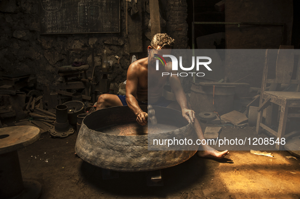 A worker forge gamelan in Gamelan Daliyo Legiyono, Pelem Lor Batu Retno Village, Banguntapan, Yogyakarta, Indonesia, on May 13, 2016. Gamela...