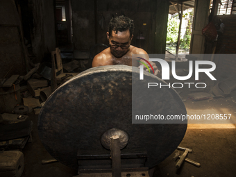 A worker forge gamelan in Gamelan Daliyo Legiyono, Pelem Lor Batu Retno Village, Banguntapan, Yogyakarta, Indonesia, on May 13, 2016. Gamela...