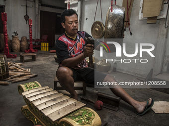 Legiyono (48) check sound of gamelan in Gamelan Daliyo Legiyono, Pelem Lor Batu Retno Village, Banguntapan, Yogyakarta, Indonesia, on May 13...