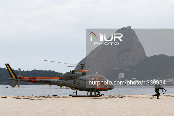 Brazil's army members take part in a drill of boarding and disembarking in Flamengo, in the south of Rio de Janeiro, Brazil, on July 19, 201...