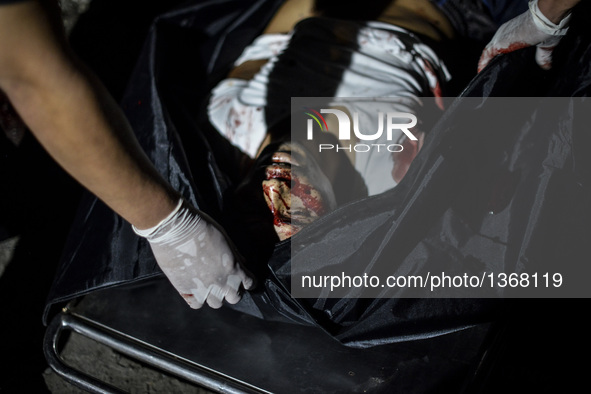 (EDITORS NOTE: Image depicts graphic content.) The corpse of a suspected drug pusher and victim of a vigilante-style execution is placed in...