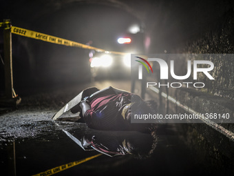 (EDITORS NOTE: Image depicts graphic content.) The corpse of a suspected drug pusher and victim of a vigilante-style execution with his hand...