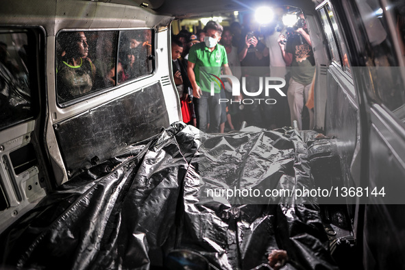 (EDITORS NOTE: Image depicts graphic content.) Body bags containing the corpses of suspected drug pushers are seen inside a van after they w...