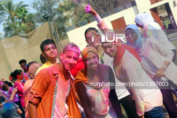 People participate in the India Color Festival during a high temperature summer day in Cairo, Egypt, on August 12, 2016.