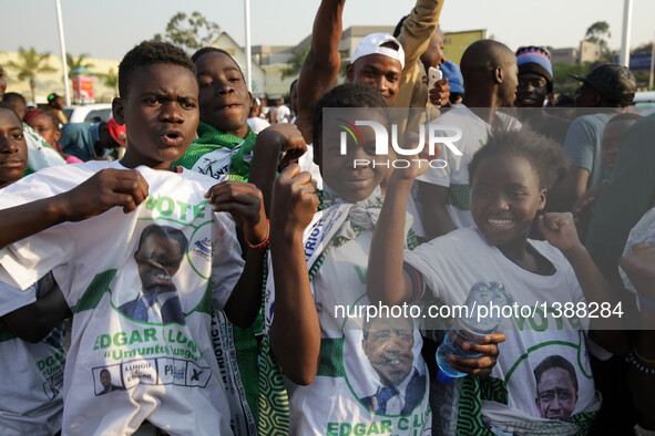 Supporters of Zambia's ruling Patriotic Front (PF) party celebrate victory of Edgar Lungu in Lusaka, capital of Zambia, Aug. 15, 2016. Zambi...