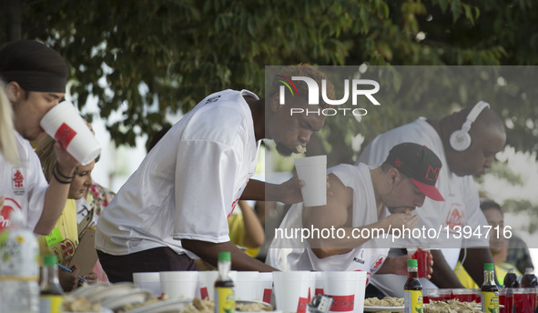 People compete in the Gyoza Eating Championship in Los Angeles, the United States, Aug. 20, 2016.