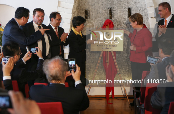 German Chancellor Angela Merkel (2nd R) attends the opening ceremony of the Confucius Institute in Stralsund Aug. 30, 2016. Angela Merkel on...