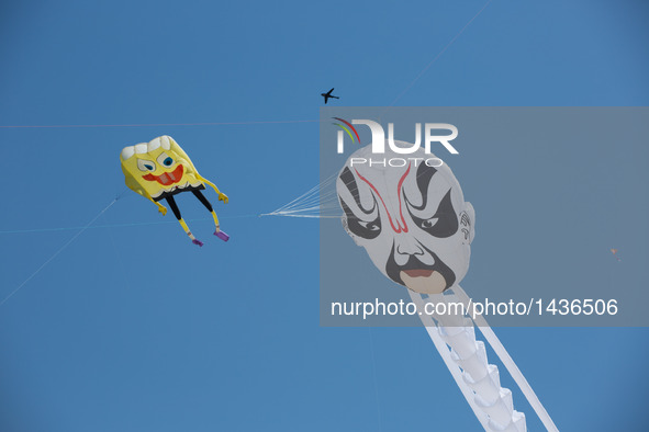 Photo taken on Sept. 11, 2016 shows kites flying over Bondi Beach in Sydney, Australia. Australia's largest kite flying festival, Festival o...