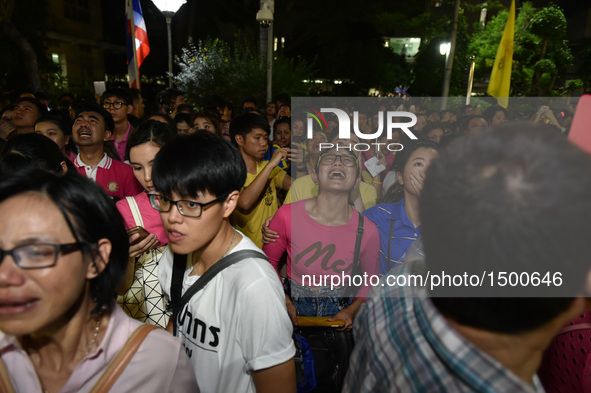 People mourn for the death of Thai King Bhumibol Adulyadej outside Siriraj Hospital in Bangkok, capital of Thailand, on Oct. 13, 2016. Thai...