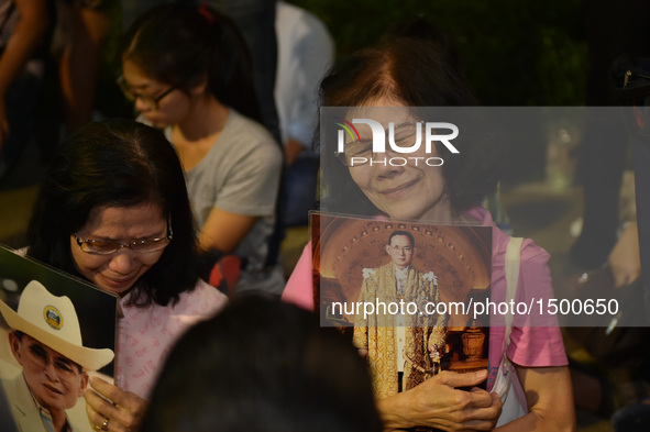 People mourn for the death of Thai King Bhumibol Adulyadej outside Siriraj Hospital in Bangkok, capital of Thailand, on Oct. 13, 2016. Thai...