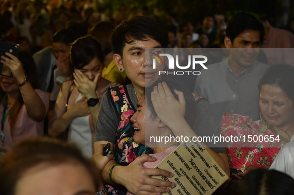 People mourn for the death of Thai King Bhumibol Adulyadej outside Siriraj Hospital in Bangkok, capital of Thailand, on Oct. 13, 2016. Thai...