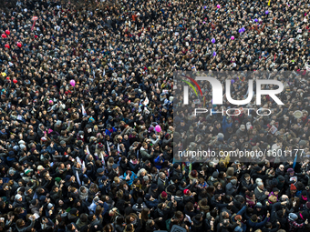 Milan, Piazza della Scala. Are five thousand citizens gathered in Piazza della Scala. Even here many protesters have hung around his neck an...