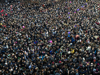 Milan, Piazza della Scala. Are five thousand citizens gathered in Piazza della Scala. Even here many protesters have hung around his neck an...