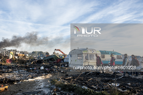 Workers destroy empty houses in the jungle. The representatives of the Prefecture ensures that no refugee is present, in Calais, October 27,...