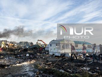 Workers destroy empty houses in the jungle. The representatives of the Prefecture ensures that no refugee is present, in Calais, October 27,...