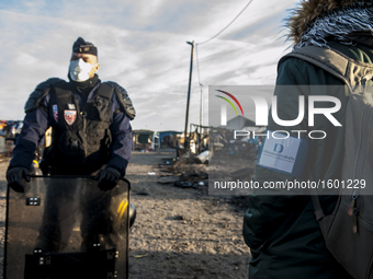 Advocates access the Calais jungle. Police block access, but they come to pass, in Calais, October 27, 2016.
The Calais jungle begins its fo...