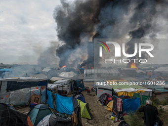 Chaotic scenes of the jungle, after many fires being set up in Calais, France on  26 October 2016. During the whole day, fires were set up a...