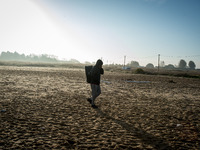 Migrants going in and out of the Jungle . It is a total confusion. Calais 27 /10/2016 (