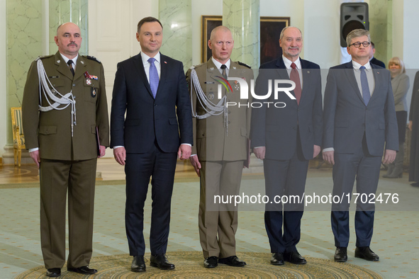 General Jaroslaw Mika (L) President of Poland Andrzej Duda (2L), General Miroslaw Rozanski (C) and Polish minister of national defence, Anto...