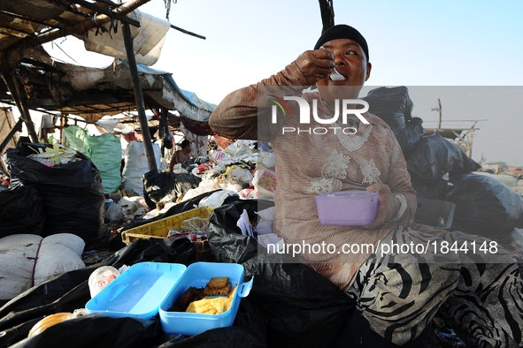 Nurtinah eats during her time work break.
Nurtinah, 47, a farm worker from Pucang Anom village, Cerme sub-district, Bondowoso district, East...