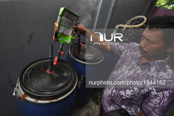 A worker burn a paper by biogas.
Compost houses reduce a large amount of waste by primarily targeting organic waste, more than half the amou...