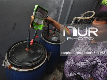 A worker burn a paper by biogas.
Compost houses reduce a large amount of waste by primarily targeting organic waste, more than half the amou...