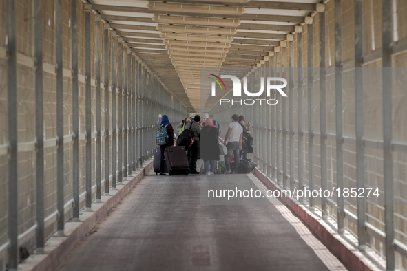 Desperate Palestinian refugees waiting for hours in front of the Israeli border crossing at Erez to escape the war in Gaza after the ground...