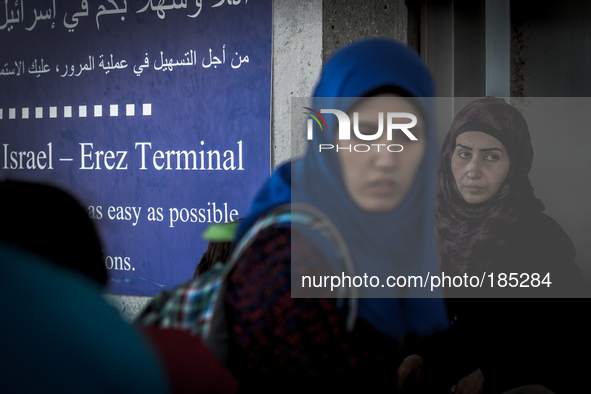 Desperate Palestinian refugees waiting for hours in front of the Israeli border crossing at Erez on July 20th, 2014 to escape the war in Gaz...