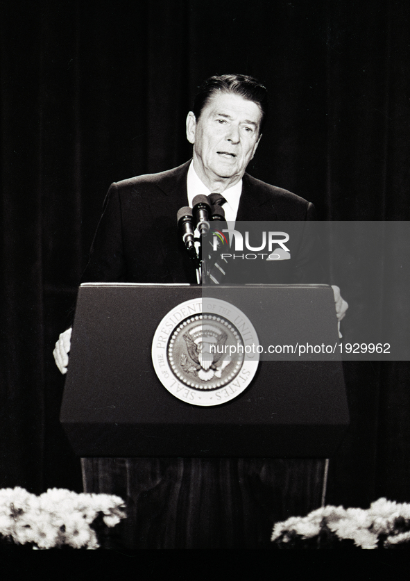 US President Ronald Reagan address a conference in Chicago at Economic Club of Chicago on September 1984.