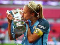 Steph Houghton of Manchester City WFC with Trophy
during The SSE FA Women's Cup-Final match betweenBirmingham City Ladies v Manchester City...