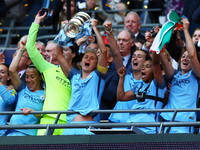 Steph Houghton of Manchester City WFCwith Trophy
after The SSE FA Women's Cup-Final match betweenBirmingham City Ladies v Manchester City wo...
