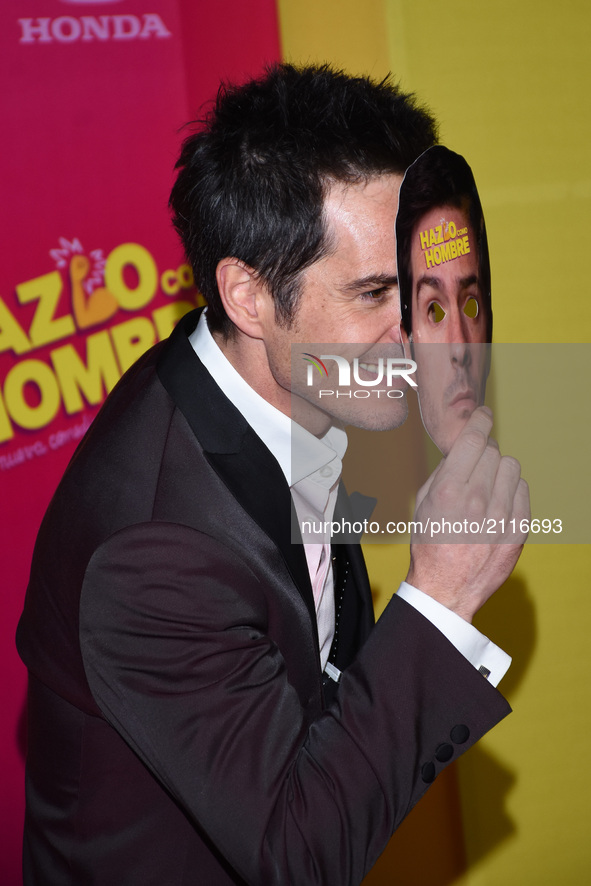 Actor Mauricio Ochmann is seen he is joking with a mask during the pink carpet  to promote the latest film 'Hazlo Como Hombre' at Cinepolis...