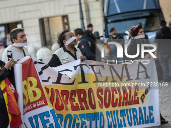 Demonstration of the Basic Trade Union (USB) in solidarity with the workers of Corpa srl, who occupied the scaffolding in Piazza Madonna di...