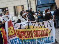 Demonstration of the Basic Trade Union (USB) in solidarity with the workers of Corpa srl, who occupied the scaffolding in Piazza Madonna di...