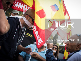 Demonstration of the Basic Trade Union (USB) in solidarity with the workers of Corpa srl, who occupied the scaffolding in Piazza Madonna di...