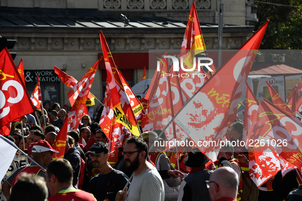 Metalworkers demonstrate as they march with banners and flags in the streets of Paris on October 13, 2017. Several thousand workers have tak...