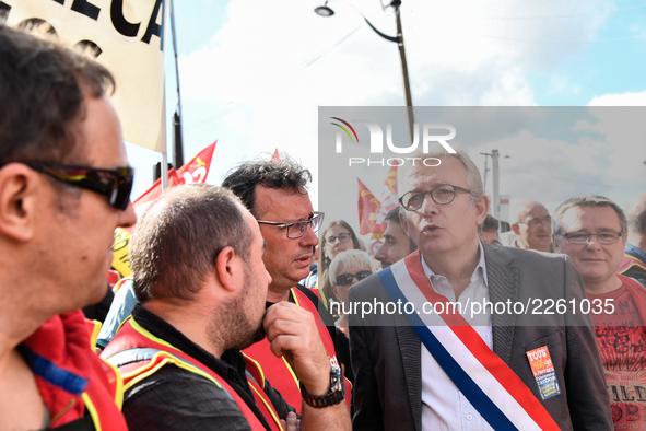 Secretary general of the French Communist Party, Pierre Laurent (C) takes part in a Metalworkers demonstration as they march with banners an...