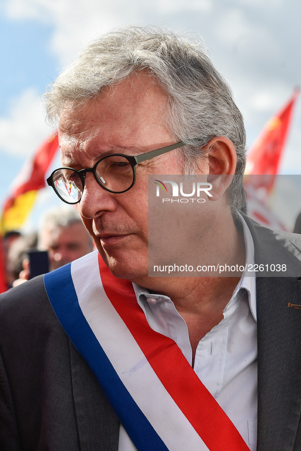 Secretary general of the French Communist Party, Pierre Laurent (C) takes part in a Metalworkers demonstration as they march with banners an...