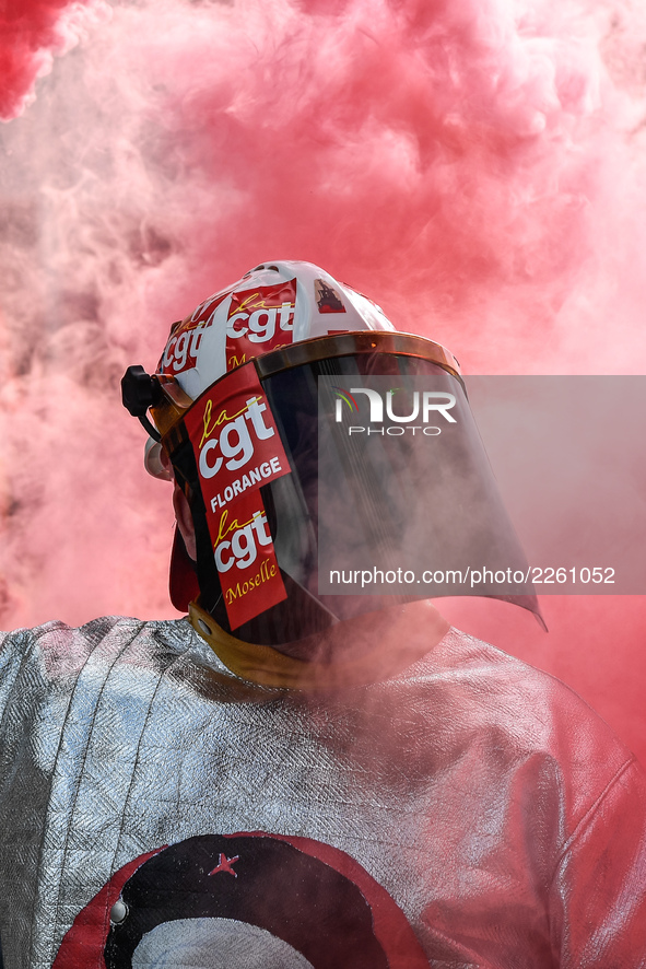 Metalworkers demonstrate as they march with banners and flags in the streets of Paris on October 13, 2017. Several thousand workers have tak...